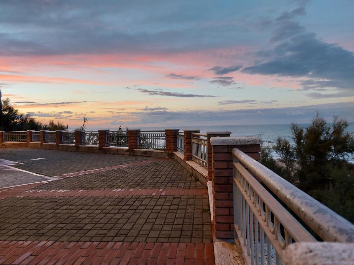 I Tre Marchi Rooms / Camera Mare Термоли Екстериор снимка